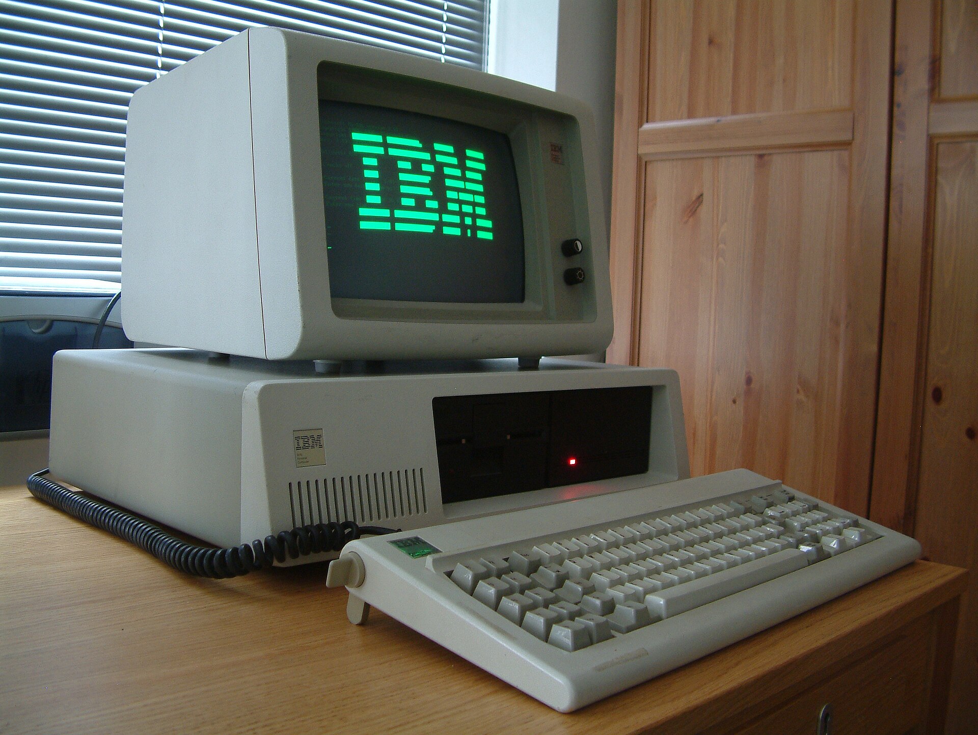 IBM PC XT with green monochrome screen